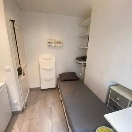 Small Studio Near Eiffel Tower ปารีส ภายนอก รูปภาพ