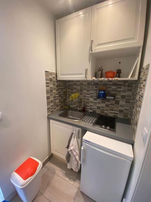 Small Studio Near Eiffel Tower ปารีส ภายนอก รูปภาพ