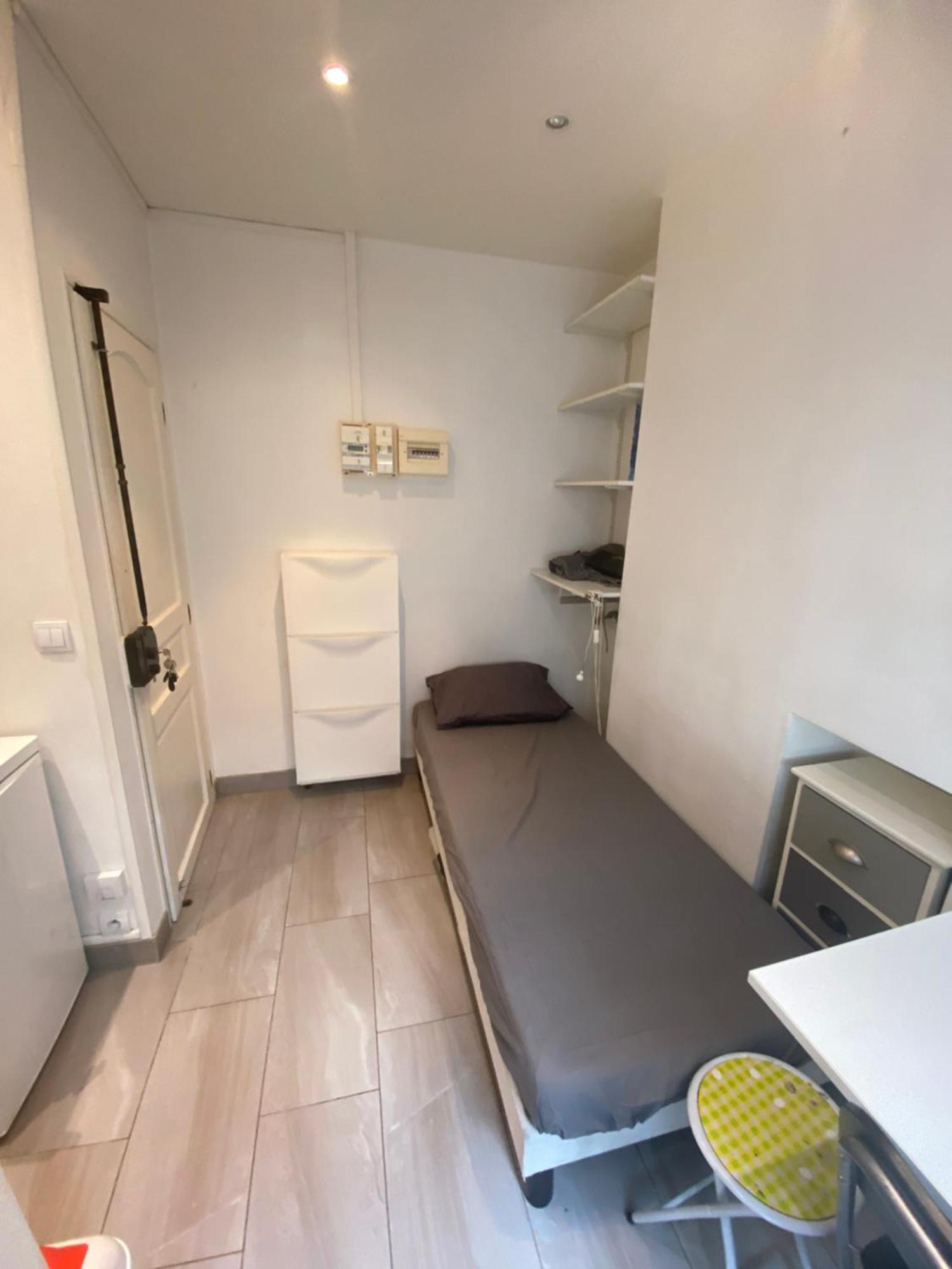 Small Studio Near Eiffel Tower ปารีส ภายนอก รูปภาพ